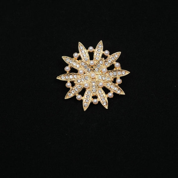 Wholesale Zinc Alloy Brooch With Flower Pattern Simple Style Electroplating Process Suitable For Men And Women