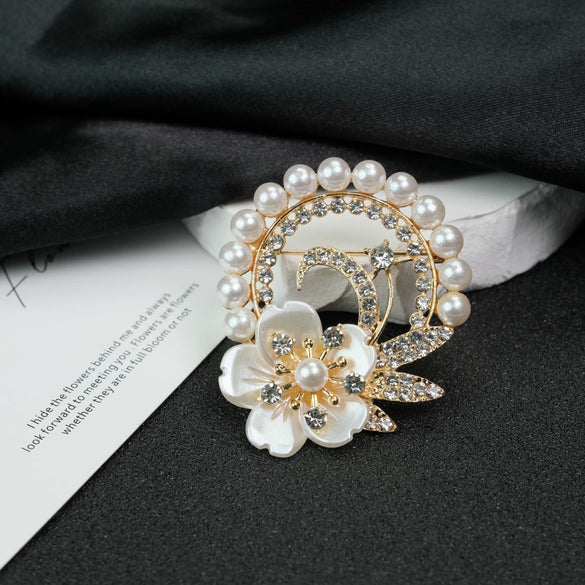 Wholesale Zinc Alloy Flower Brooch Electroplated Fashion Accessory