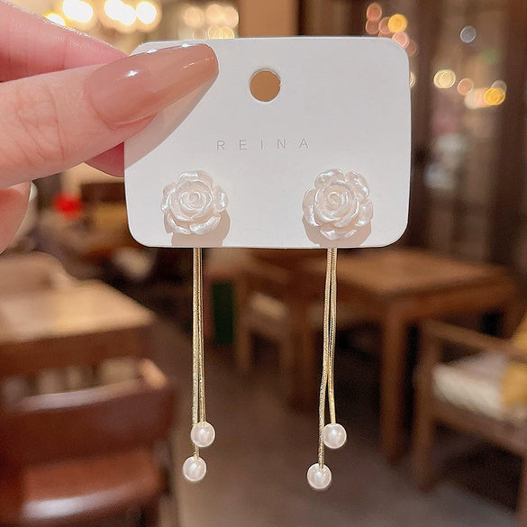 Wholesale Zinc Alloy Flower Tassel Stud Earrings For Women Light Luxury Style Electroplated