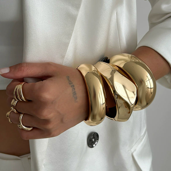 Wholesale Zinc Alloy Geometric Exaggerated Cut Electroplated Open Bracelet