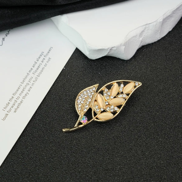 Wholesale Zinc Alloy Leaf Shape Electroplated Brooch For Women Versatile Fashion Decoration