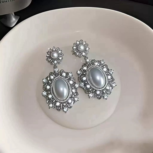 Wholesale Zinc Alloy Rhinestone Pearl Electroplated Geometric Oval Hollow Women's Earrings Retro Elegant Light Luxury