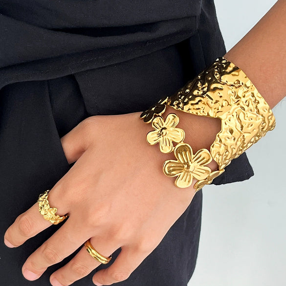 Widebrimmed Flower Bracelet Stainless Steel Electroplated Hand Jewelry