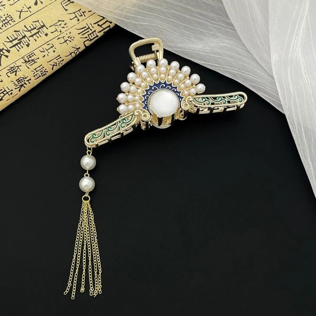 Women'S Chinoiserie Retro Geometric Alloy Tassel Plating Inlay Artificial Pearls Rhinestones Hair Claws