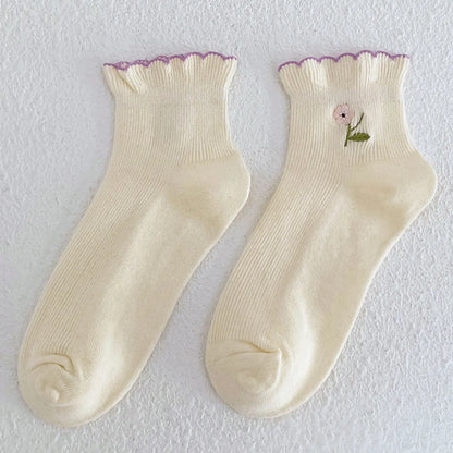 Women'S Cute Japanese Style Flower Cotton Embroidery Crew Socks A Pair