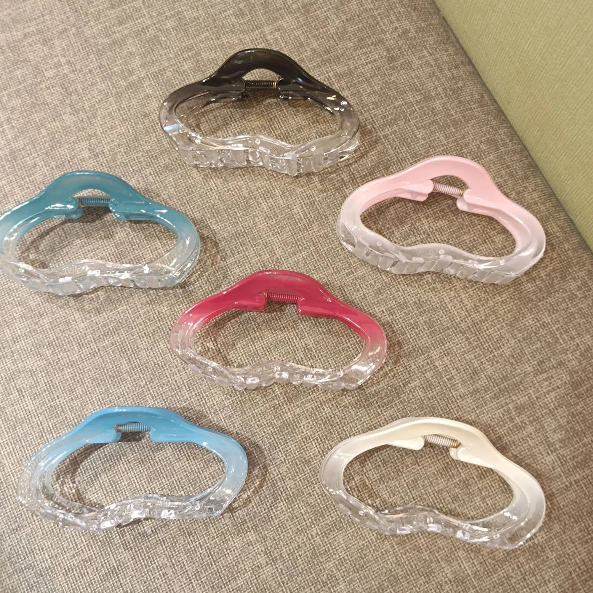 Women'S Simple Style Clouds Gradient Color Plastic Hollow Out Hair Claws