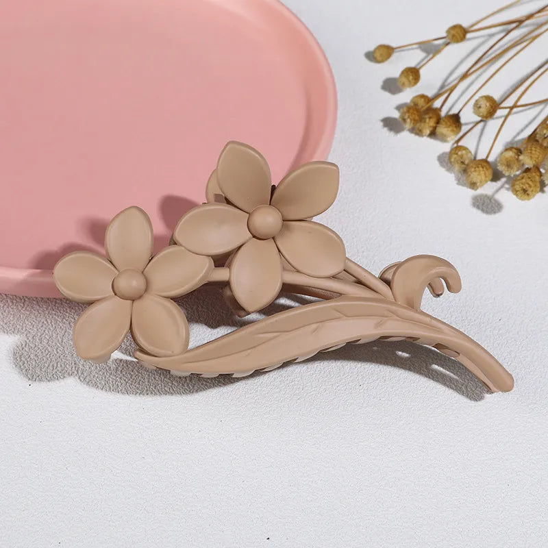 Women'S Simple Style Flower Plastic Stoving Varnish Hair Claws