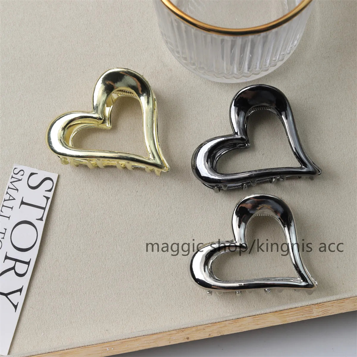 Women'S Simple Style Heart Shape Alloy Hollow Out Hair Claws