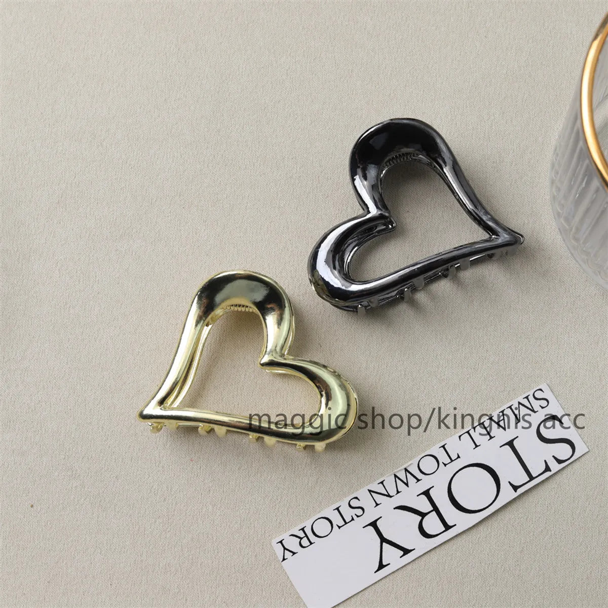 Women'S Simple Style Heart Shape Alloy Hollow Out Hair Claws