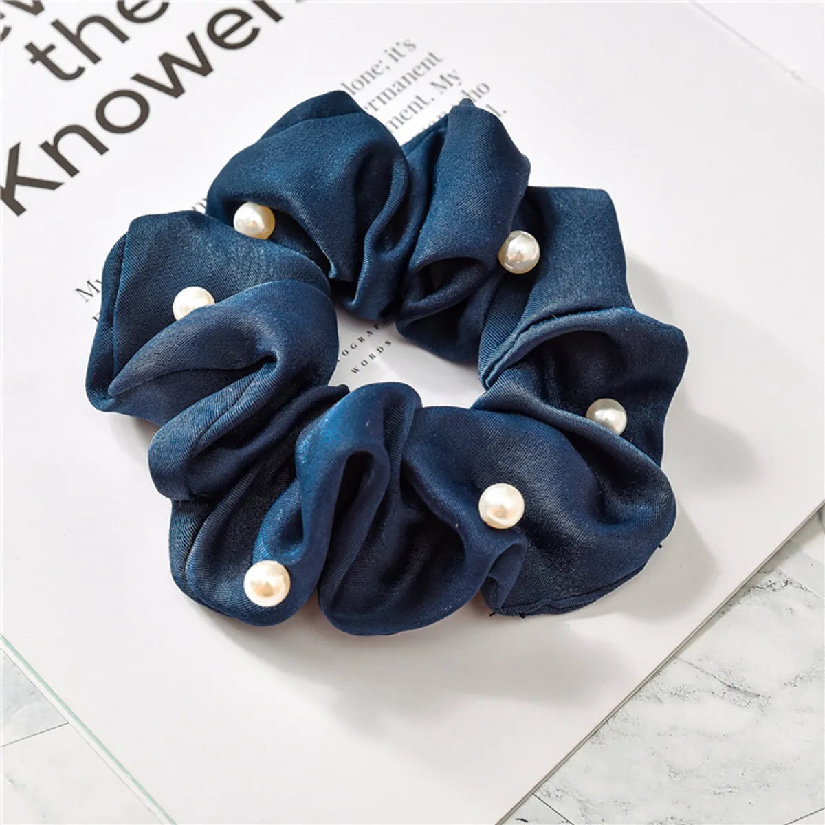 Women'S Simple Style Solid Color Cloth Pearl Hair Tie