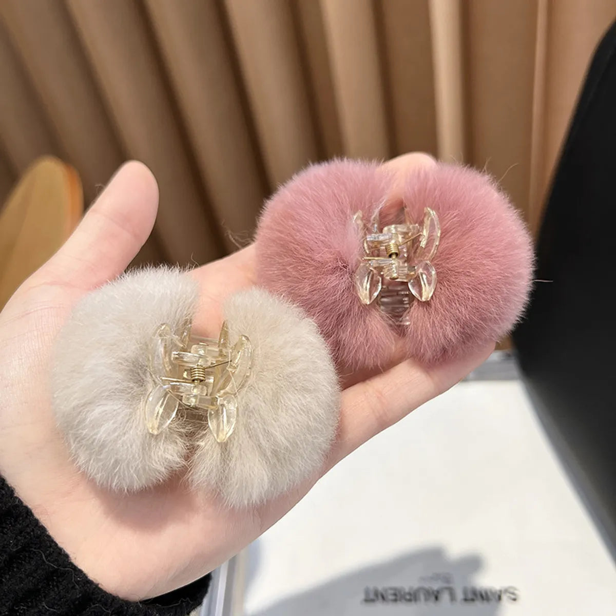 Women'S Simple Style Solid Color Rabbit Fur Hair Claws