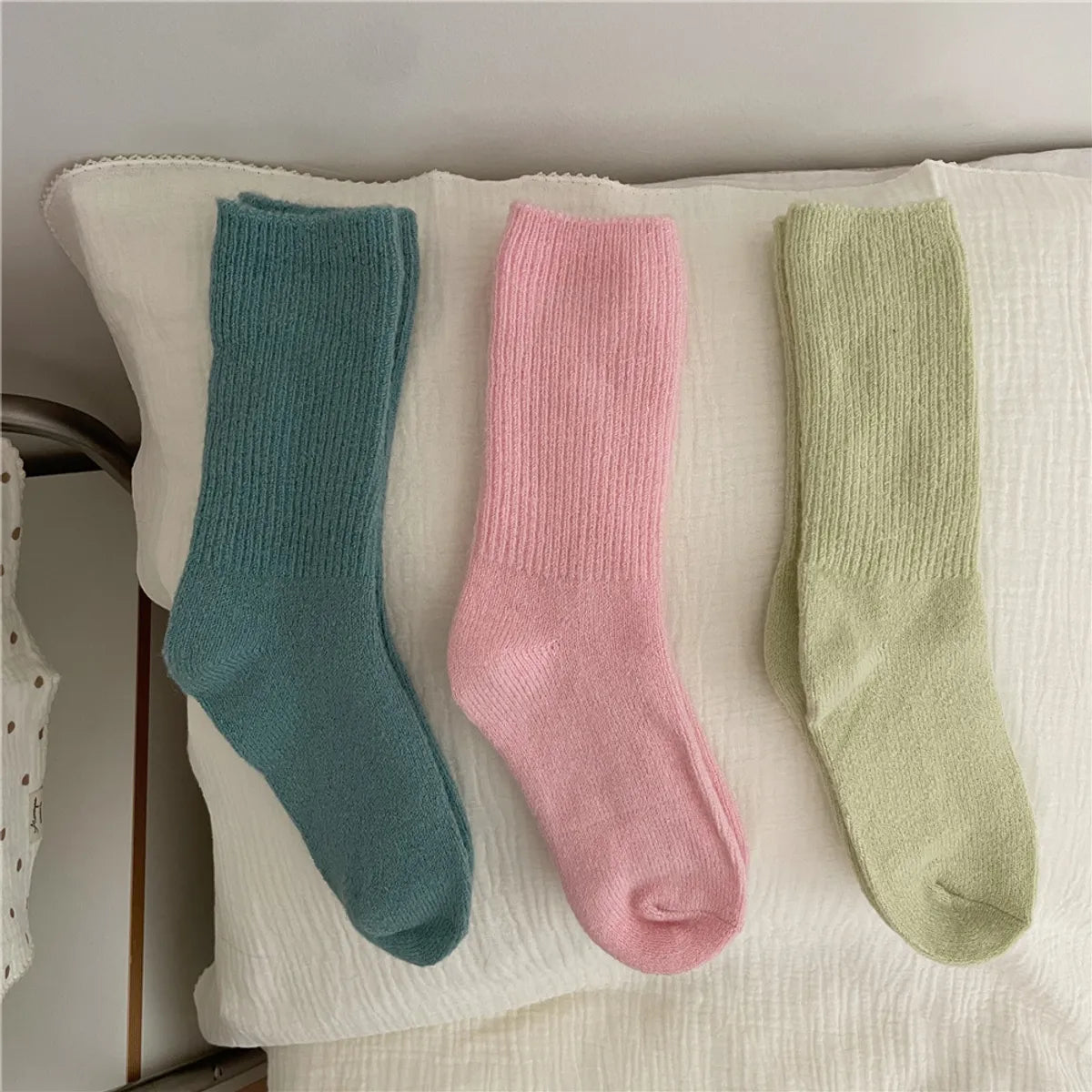 Women'S Simple Style Solid Color Wool Polyacrylonitrile Fiber Crew Socks A Pair