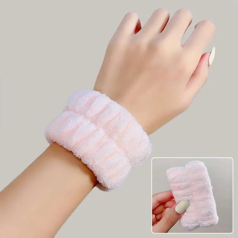 Women'S Sweet Simple Style Pineapple Plush Hair Band Wristband