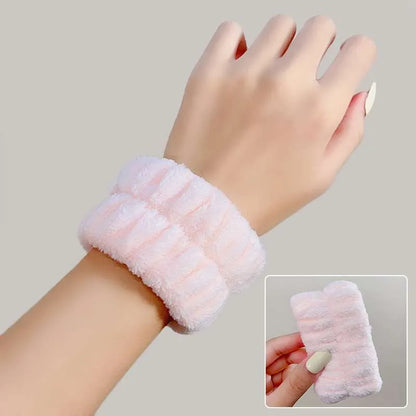 Women'S Sweet Simple Style Pineapple Plush Hair Band Wristband