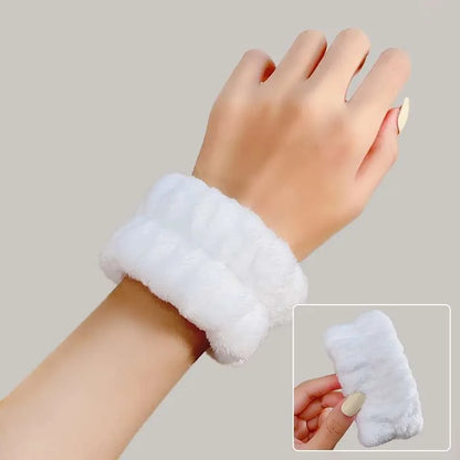 Women'S Sweet Simple Style Pineapple Plush Hair Band Wristband