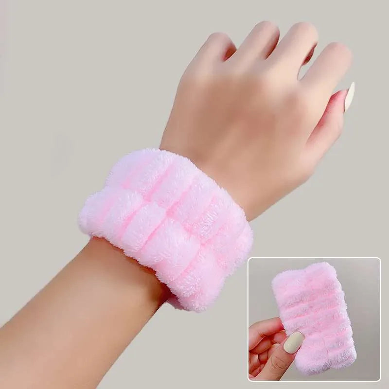 Women'S Sweet Simple Style Pineapple Plush Hair Band Wristband