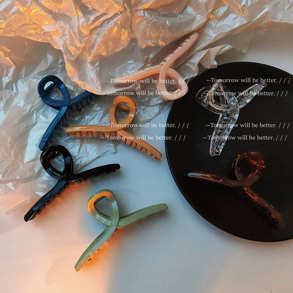 Women's Acrylic Acetate Shark Hair Claw Clip Geometric Fashion Hair Accessory With Injection Molded Finish