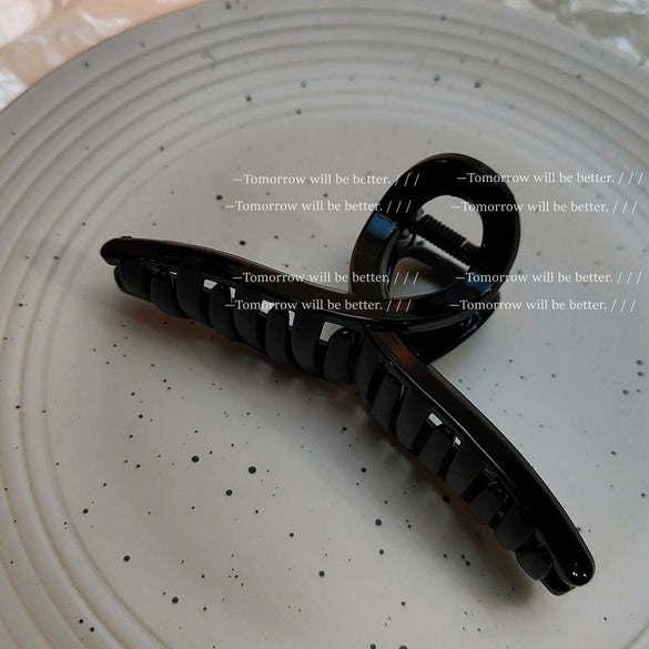 Women's Acrylic Acetate Shark Hair Claw Clip Geometric Fashion Hair Accessory With Injection Molded Finish