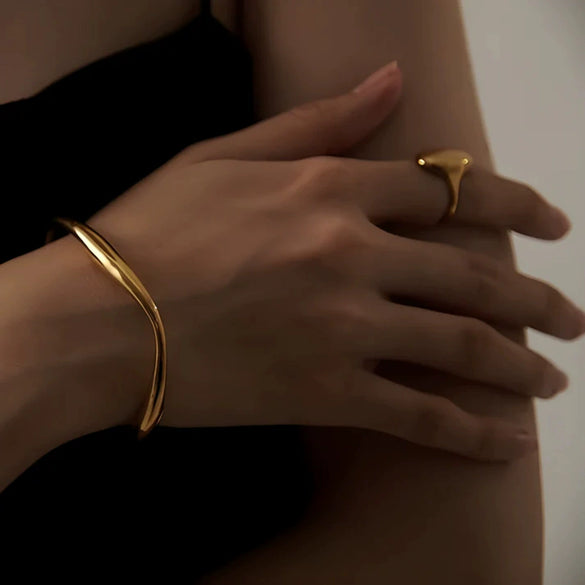 Women's Allmatch Stainless Steel Geometric Shaped Bracelet With Electroplating Treatment