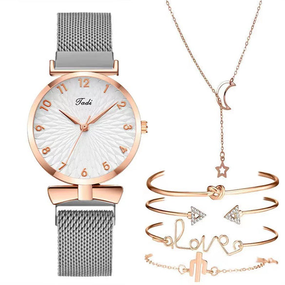 Women's Alloy And Leather Bracelet Set With Round Dial Quartz Watch Leisure Style