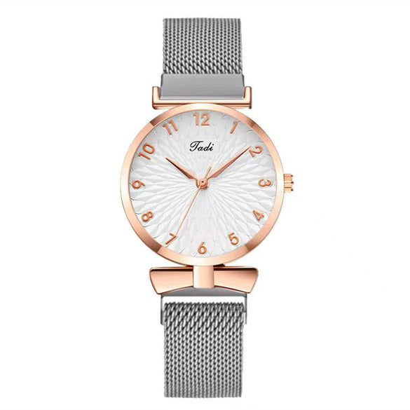 Women's Alloy And Leather Bracelet Set With Round Dial Quartz Watch Leisure Style