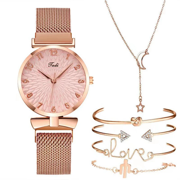 Women's Alloy And Leather Bracelet Set With Round Dial Quartz Watch Leisure Style