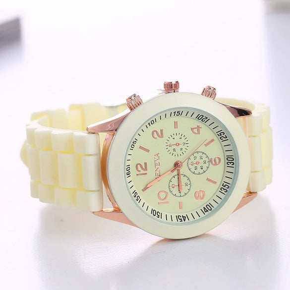 Women's Alloy And Silicone Leisure Style Round Dial Quartz Wristwatch