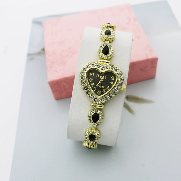 Women's Alloy And Stainless Steel Leisure Quartz Watch With Heart Dial And Jewelry Buckle