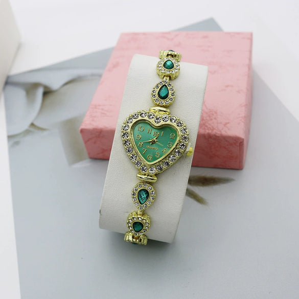 Women's Alloy And Stainless Steel Leisure Quartz Watch With Heart Dial And Jewelry Buckle