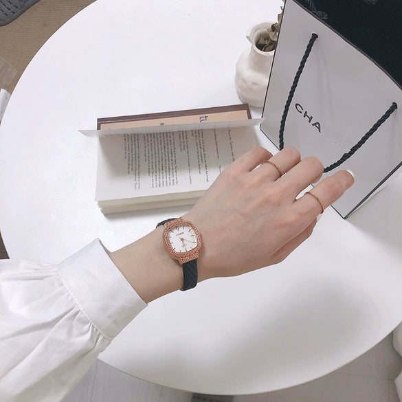 Women's Alloy And Stainless Steel Watch With Round Dial And Pin Buckle Leisure Style