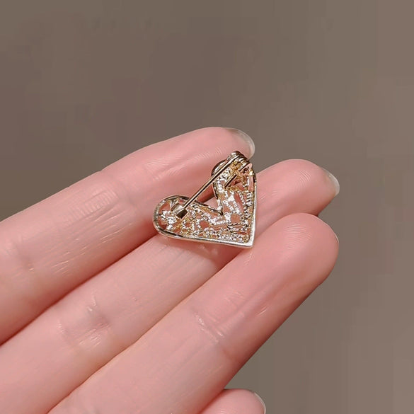 Women's Alloy Animal Pattern Electroplated Antiexposure Buckle Small Brooch Fashion Collar Pin