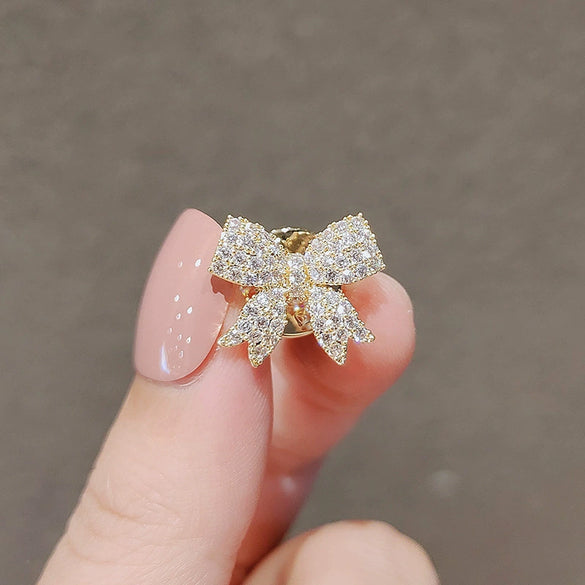 Women's Alloy Antiglare Brooch With Flower Pattern And Electroplating Treatment