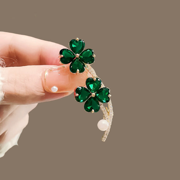 Women's Alloy Antirunning Light Brooch With Flower Pattern And Electroplating Design