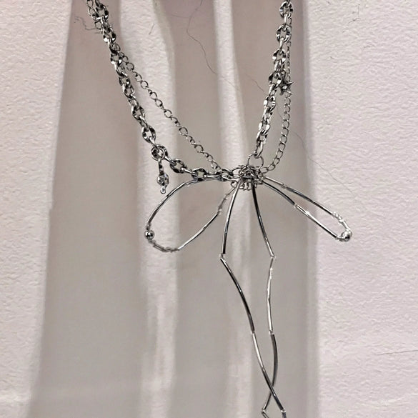 Women's Alloy Bowknot Pendant Necklace With Metal Chain And Irregular Tassel Collarbone Design Sweet And Cool Style