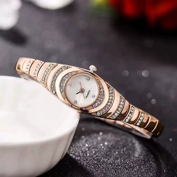 Women's Alloy Bracelet Watch With Oval Dial And Stainless Steel Clasp Leisure Style