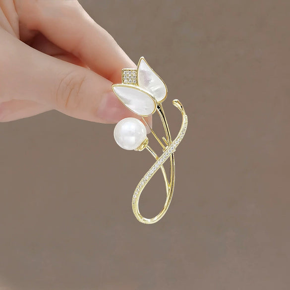 Women's Alloy Brooch With Pearl Fritillary And Tulip Design Electroplated Luxury Elegant Suit Coat Accessory