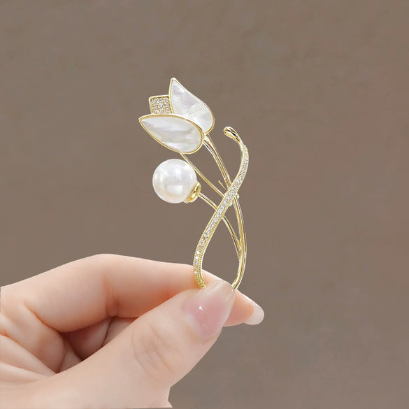 Women's Alloy Brooch With Pearl Fritillary And Tulip Design Electroplated Luxury Elegant Suit Coat Accessory
