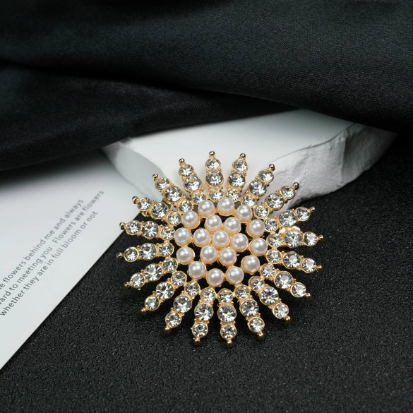 Women's Alloy Brooch With Sunflower Pearl Star And Geometric Pattern Diamondencrusted Electroplated