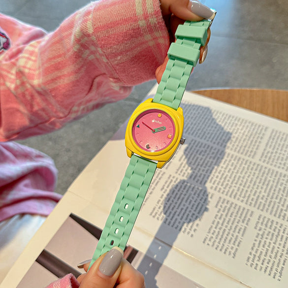 Women's Alloy Case And Silicone Strap Cartoon Style Round Dial Watch