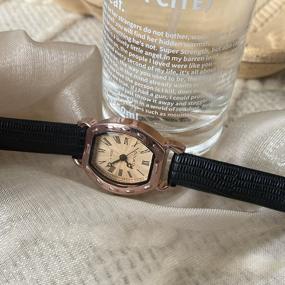 Women's Alloy Case Barrelshaped Vintage Quartz Watch With Ordinary Glass Mirror And Leisure Style