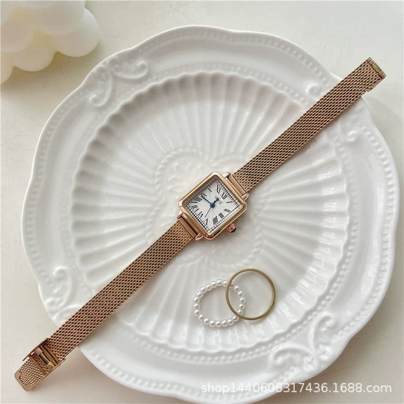 Women's Alloy Case Ordinary Glass Mirror Fashion Simple Small Square Retro Quartz Watch