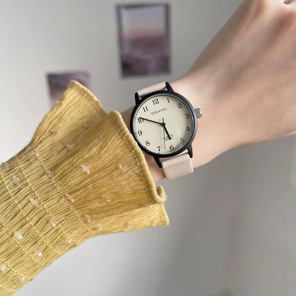 Women's Alloy Case Ordinary Glass Mirror Leisure Style Digital Scale Belt Watch