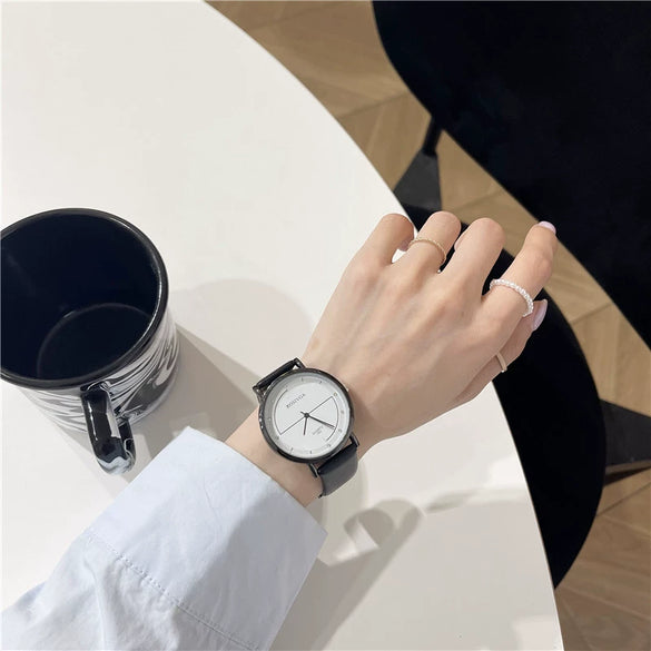 Women's Alloy Case Ordinary Glass Mirror Pointer Quartz Watch With Simple Elegant White Belt And Leisure Style