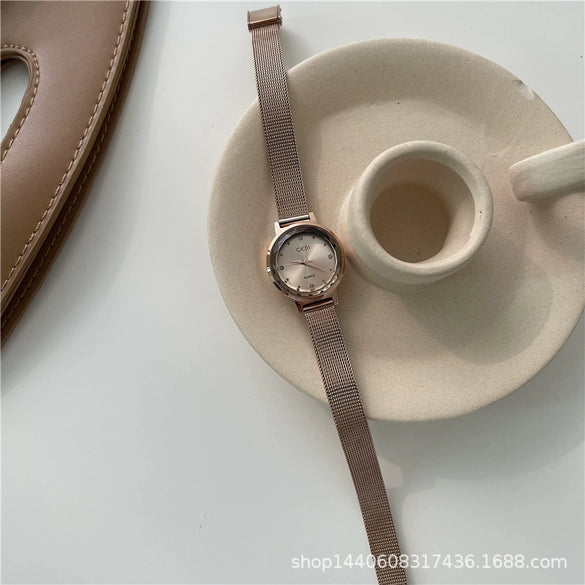 Women's Alloy Case Ordinary Glass Mirror Simple Retro Fashion Watch
