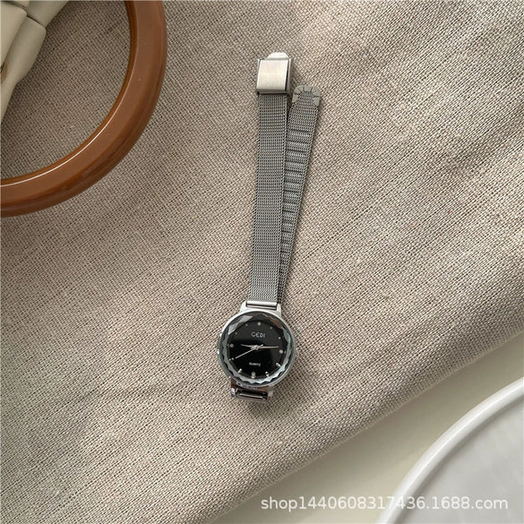 Women's Alloy Case Ordinary Glass Mirror Simple Retro Fashion Watch