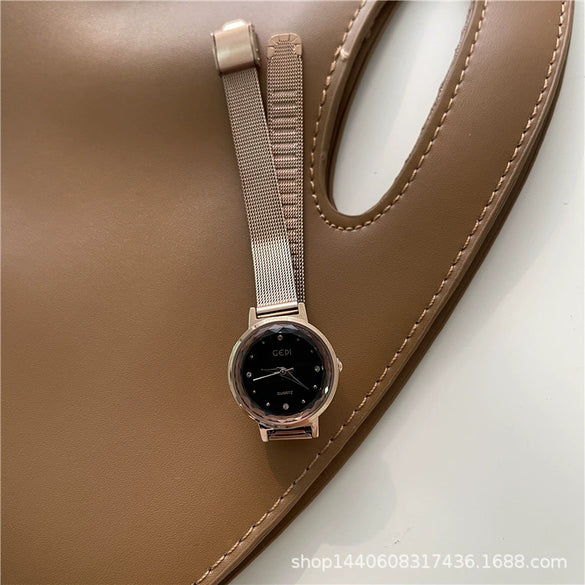 Women's Alloy Case Ordinary Glass Mirror Simple Retro Fashion Watch