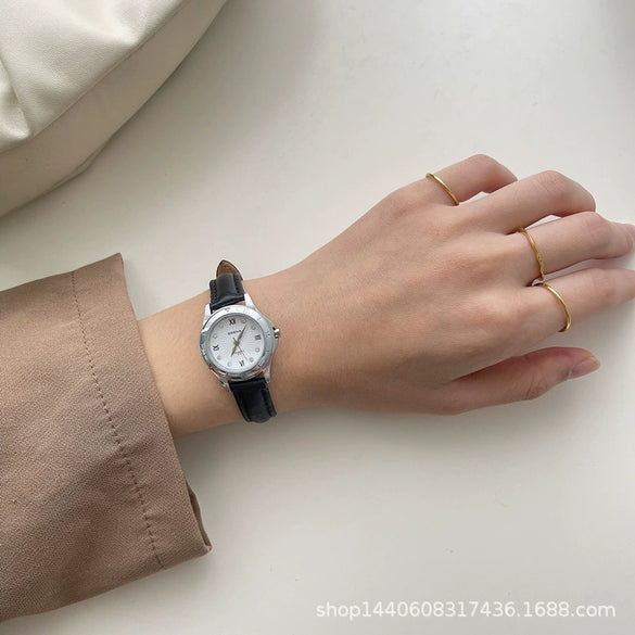 Women's Alloy Case Small Round Vintage Artistic Watch