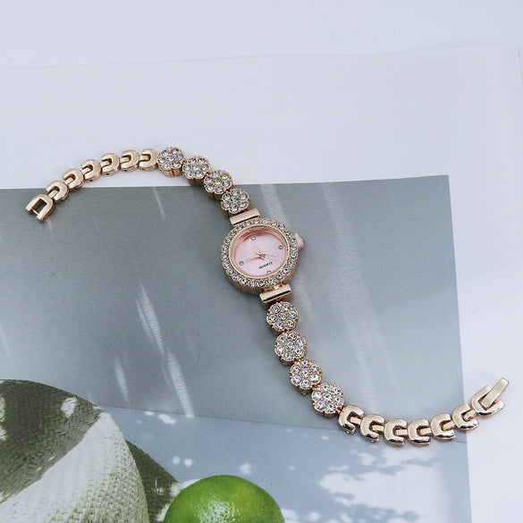 Women's Alloy Casual Quartz Bracelet Watch With Round Dial And Stainless Steel Buckle