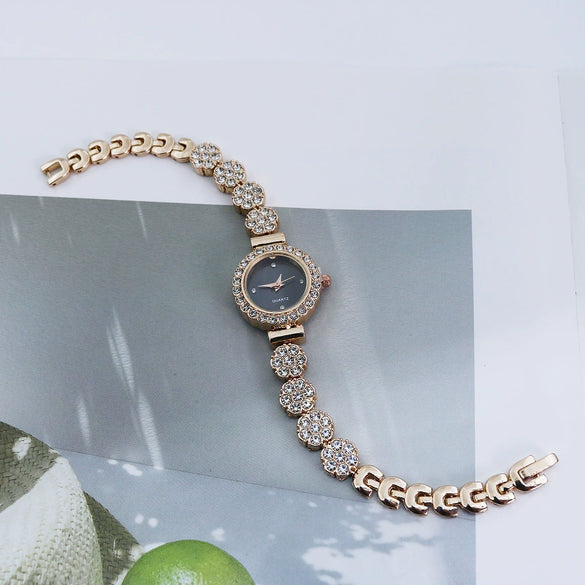 Women's Alloy Casual Quartz Bracelet Watch With Round Dial And Stainless Steel Buckle