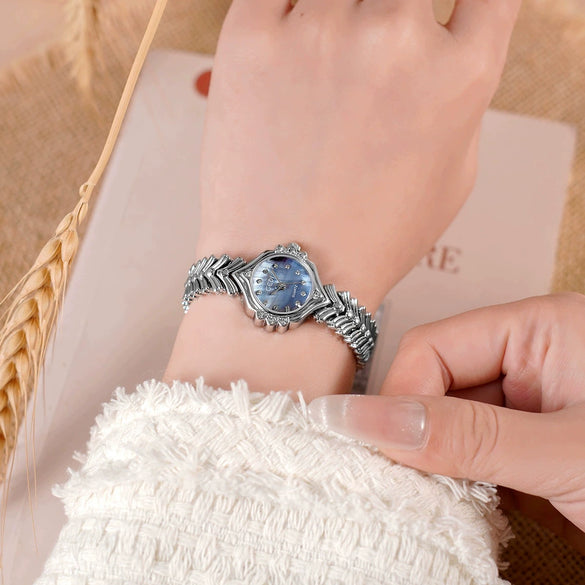 Women's Alloy Chain Round Dial Motherofpearl Quartz Watch With Fishtail Hand And Spiral Crown
